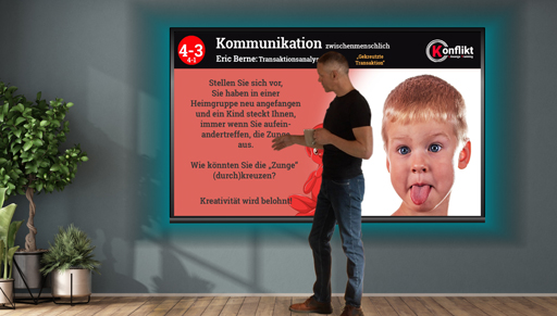 Ronald Fromm bei einer Aufgabenstellung für Pädagogen in Bezug auf ein verhaltensoriginäres Kind.